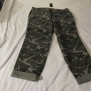 Torris Green Camouflage Jeans Twill Aviator Crop  Size 16  NWT
